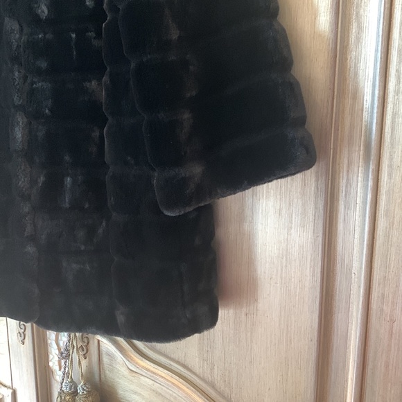 Gallery Faux Fur Coat - Picture 3 of 9